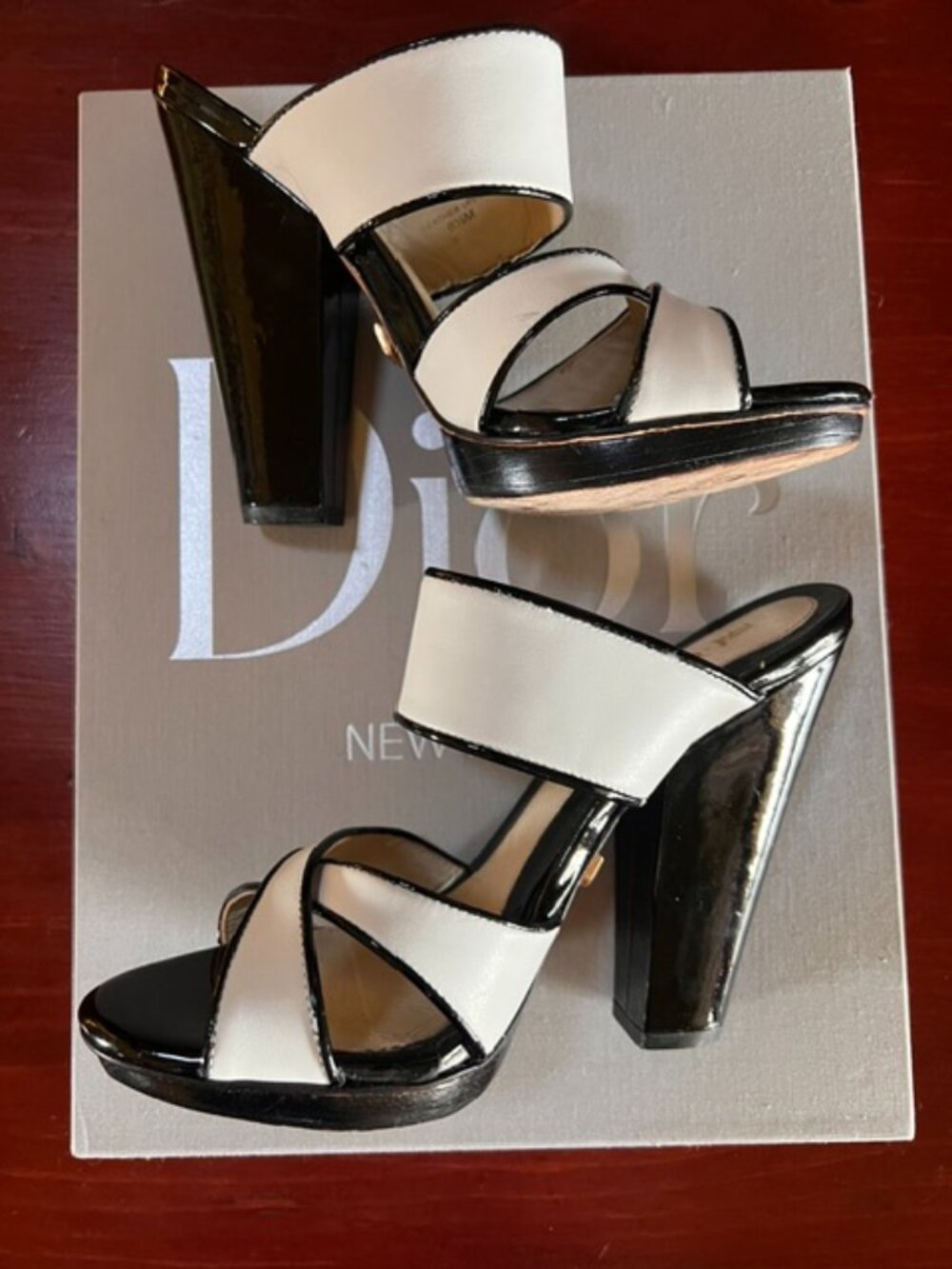 L.A.M.B. Sandra Sandal Black & White EUC Sz 6.5 - Picture 4 of 10